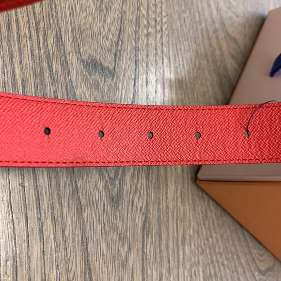 New in box reversible Louis Vuitton monogram belt - Picture 5 of 6